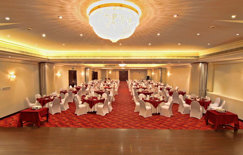 Majan Continental Hotel Muscat Exterior foto