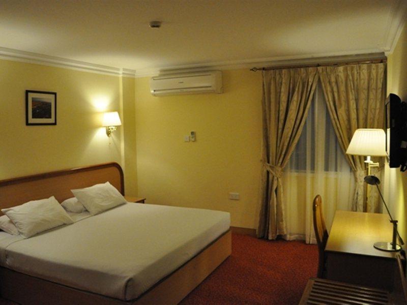 Majan Continental Hotel Muscat Exterior foto