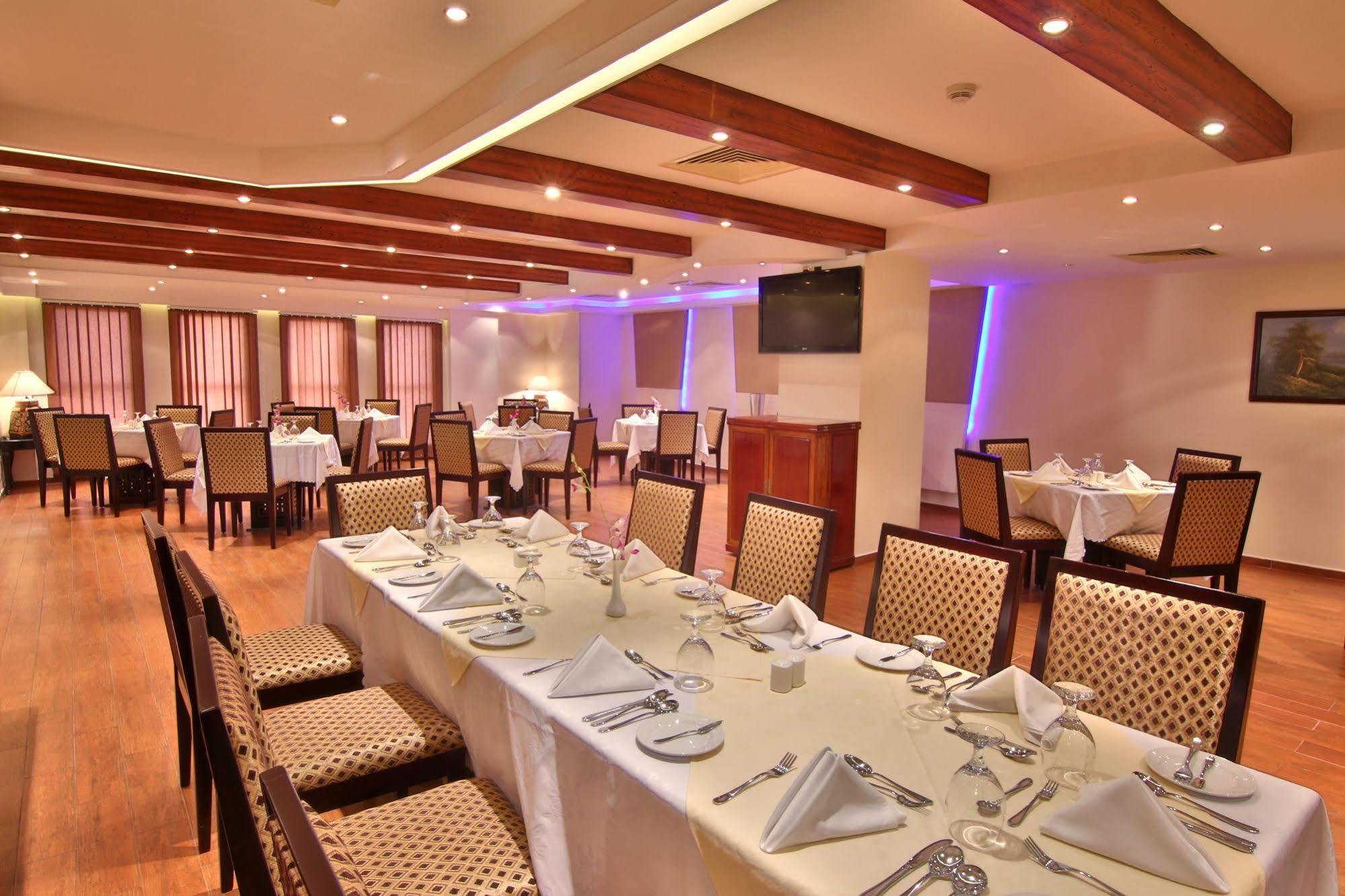 Majan Continental Hotel Muscat Exterior foto