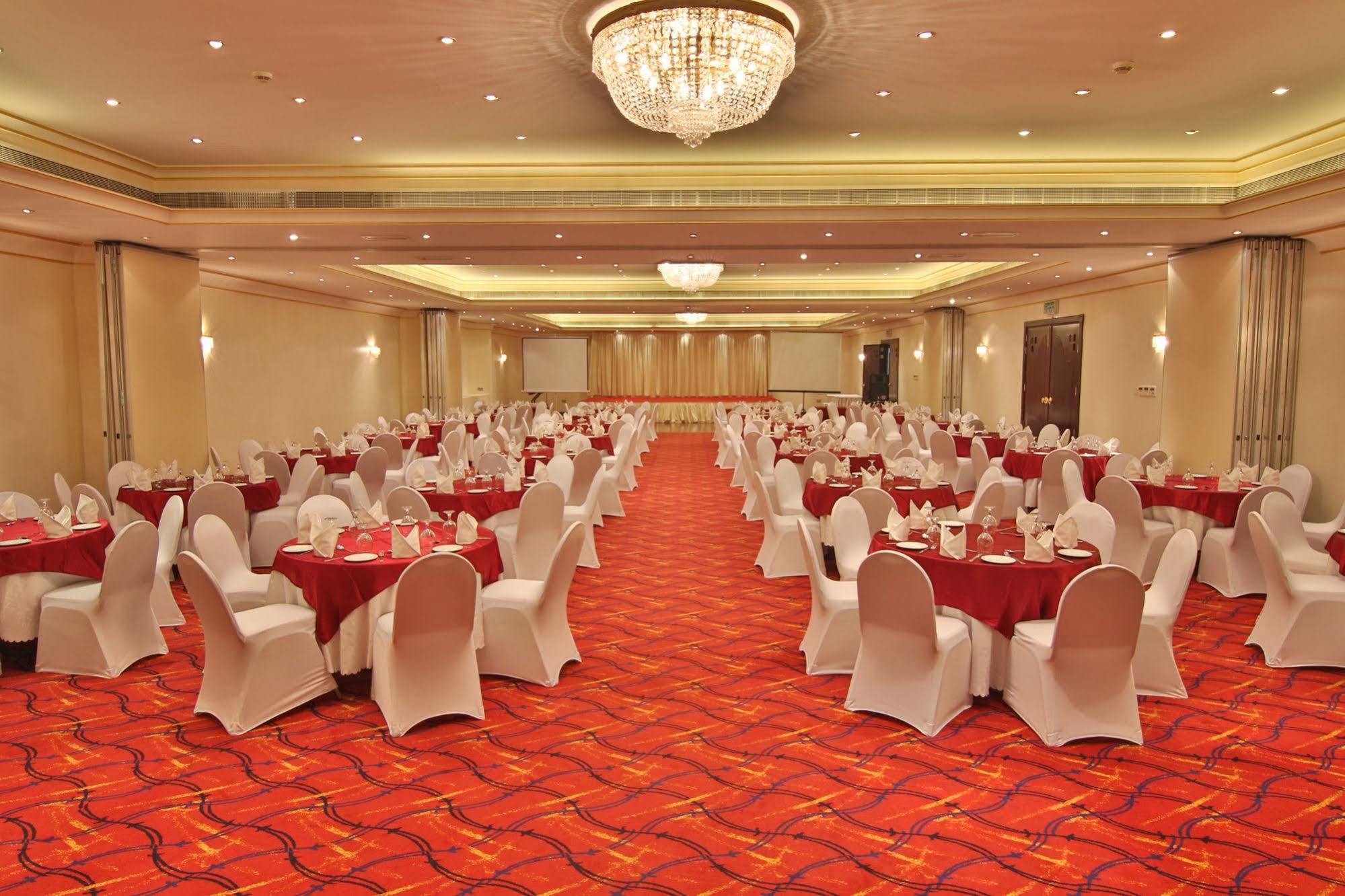 Majan Continental Hotel Muscat Exterior foto