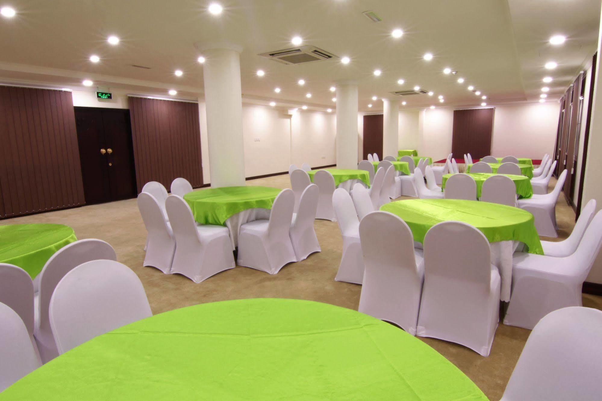 Majan Continental Hotel Muscat Exterior foto