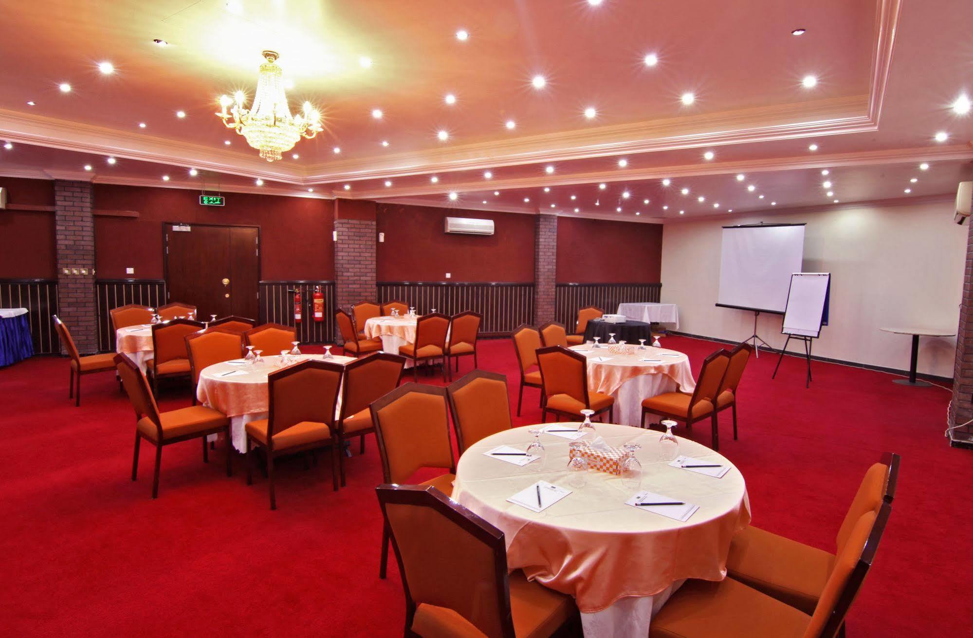 Majan Continental Hotel Muscat Exterior foto